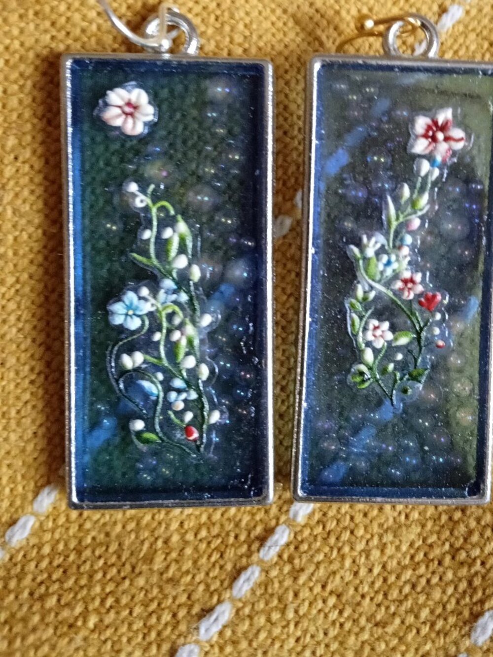 CUTE RESIN EARRINGS!